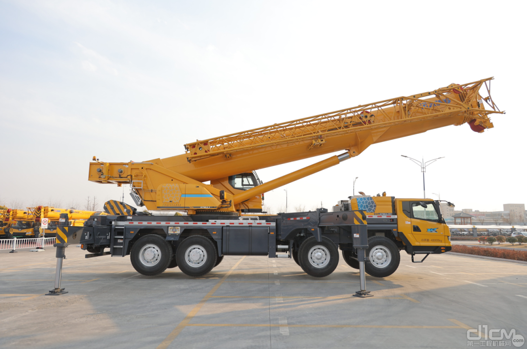 駕乘體驗天花板,徐工xct80l6_2起重機(jī)誰見誰哇塞!_行業(yè)資訊_第一工程